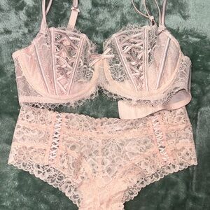 Elegant Lace Lingerie Set in Soft Pink